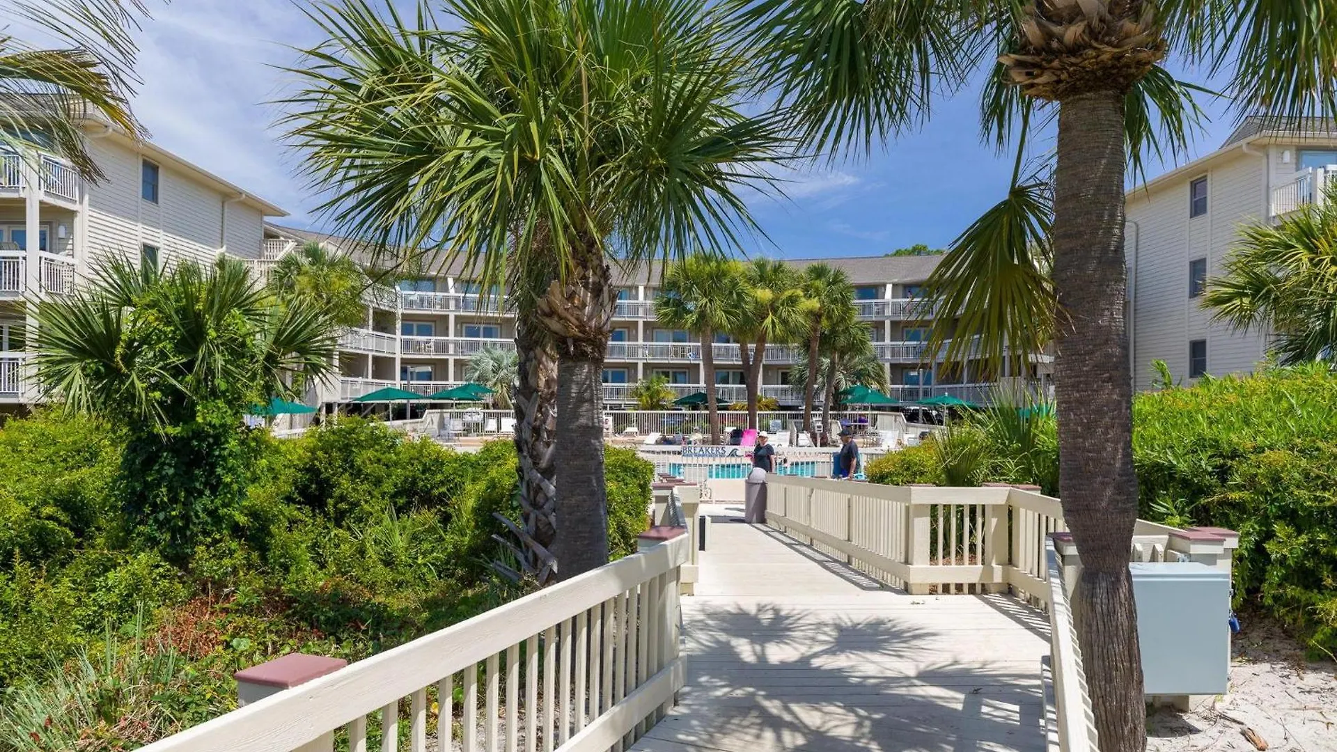 Villa Breakers 102