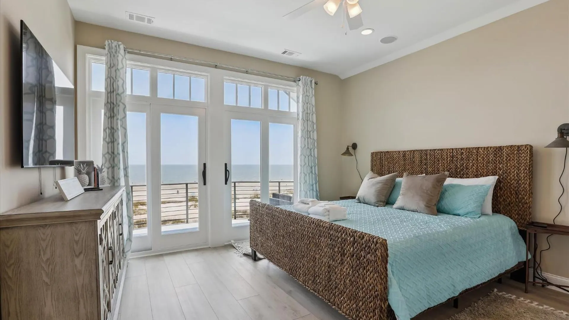 度假居 7 Singleton Place- Oceanfront, Private Pool, Renovated, Free Activities Included *