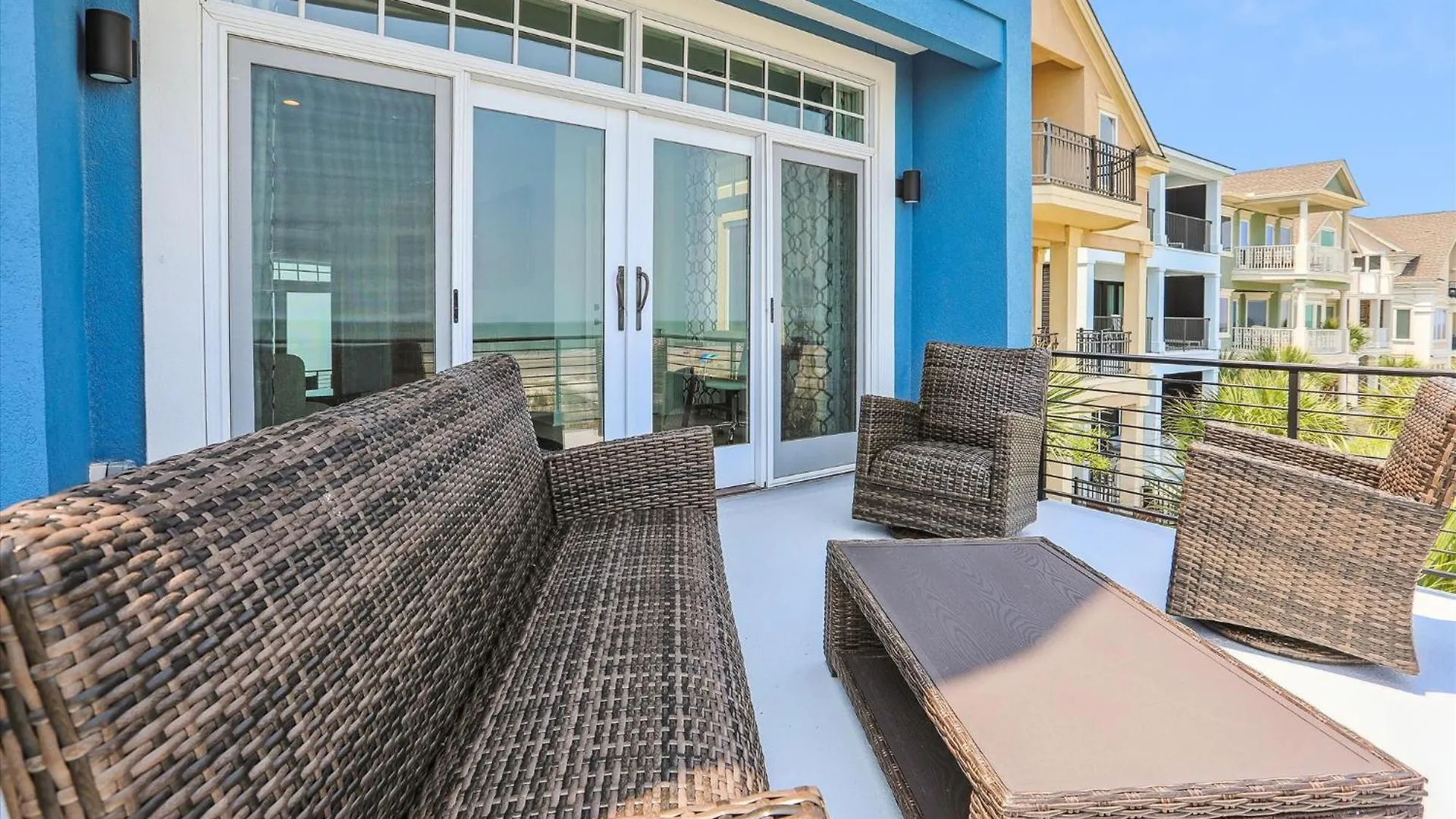 7 Singleton Place- Oceanfront, Private Pool, Renovated, Free Activities Included 度假居
