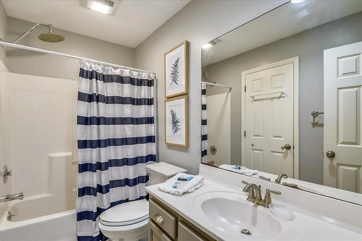 44 Bradley Road- Easy Walk To The Beach, Large Pool, Free Activities Included Hilton Head Island