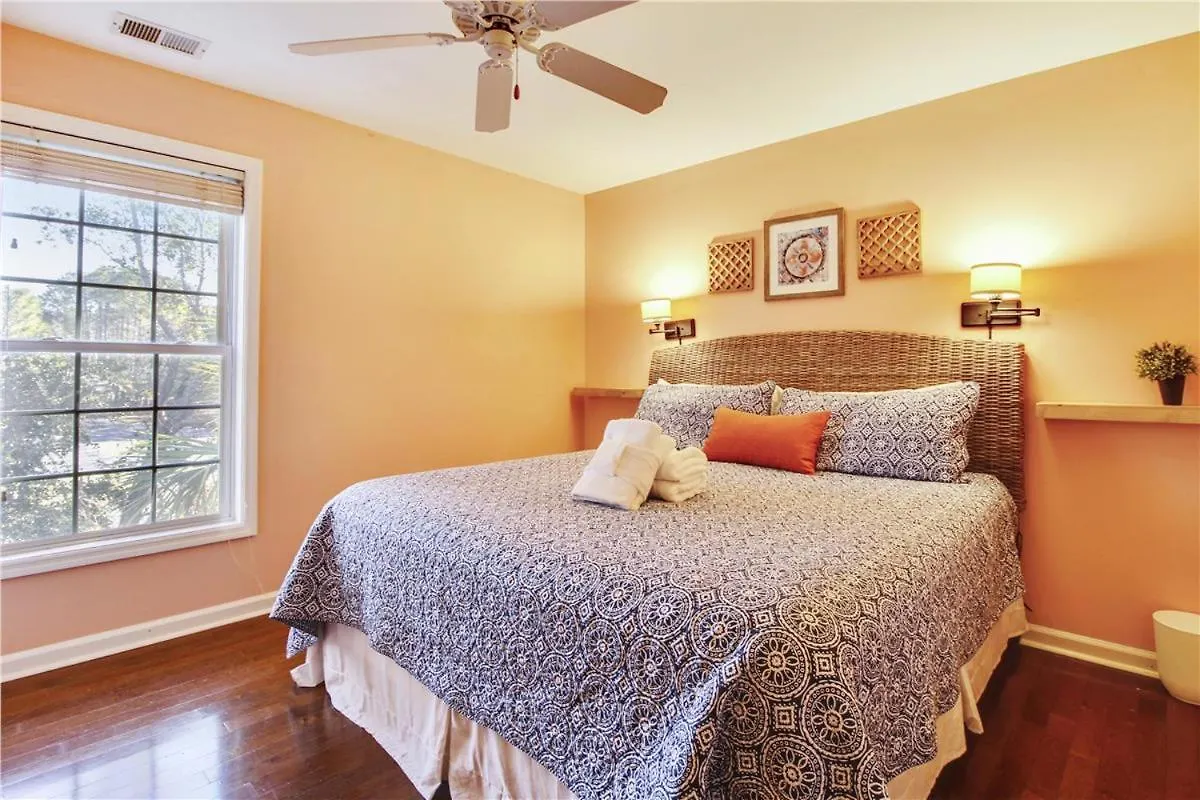 44 Bradley Road- Easy Walk To The Beach, Large Pool, Free Activities Included