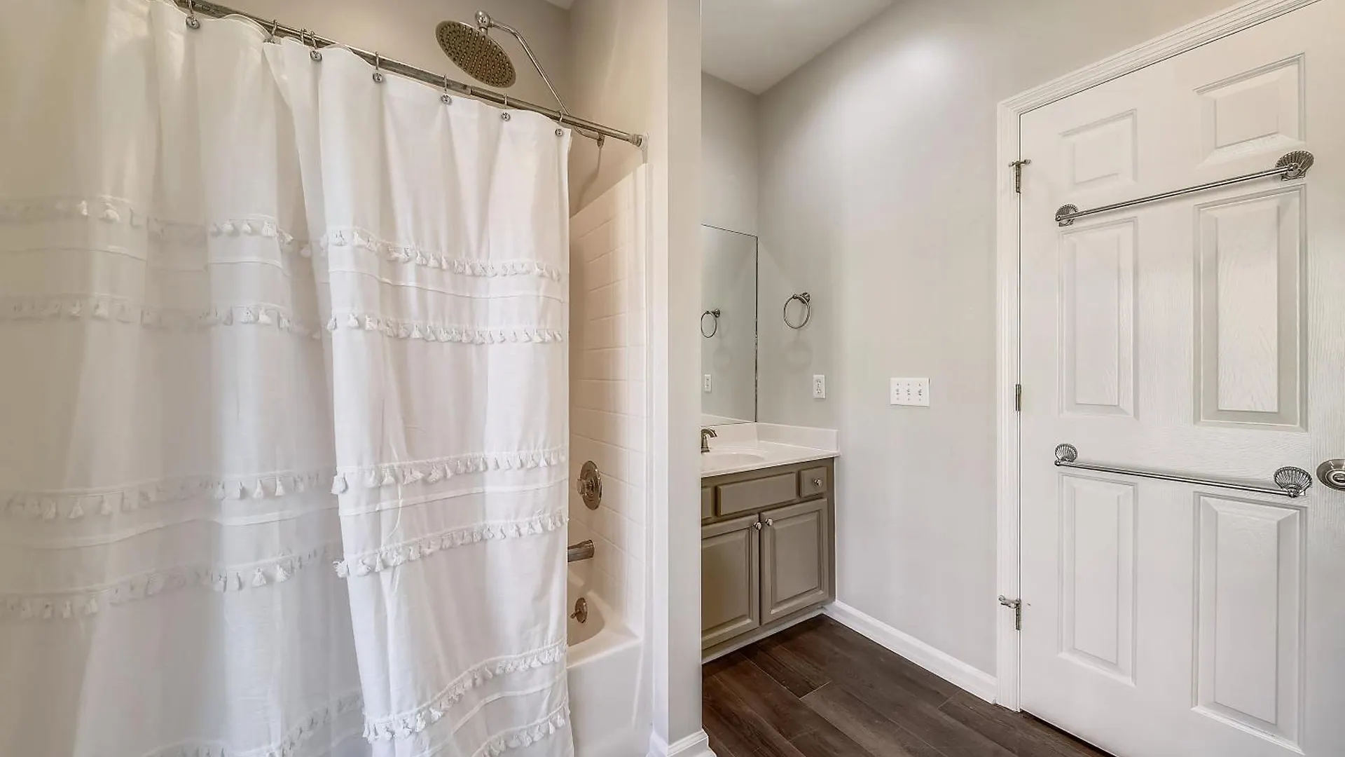 44 Bradley Road- Easy Walk To The Beach, Large Pool, Free Activities Included Nyaraló *