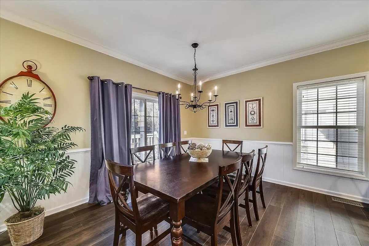 44 Bradley Road- Easy Walk To The Beach, Large Pool, Free Activities Included *
