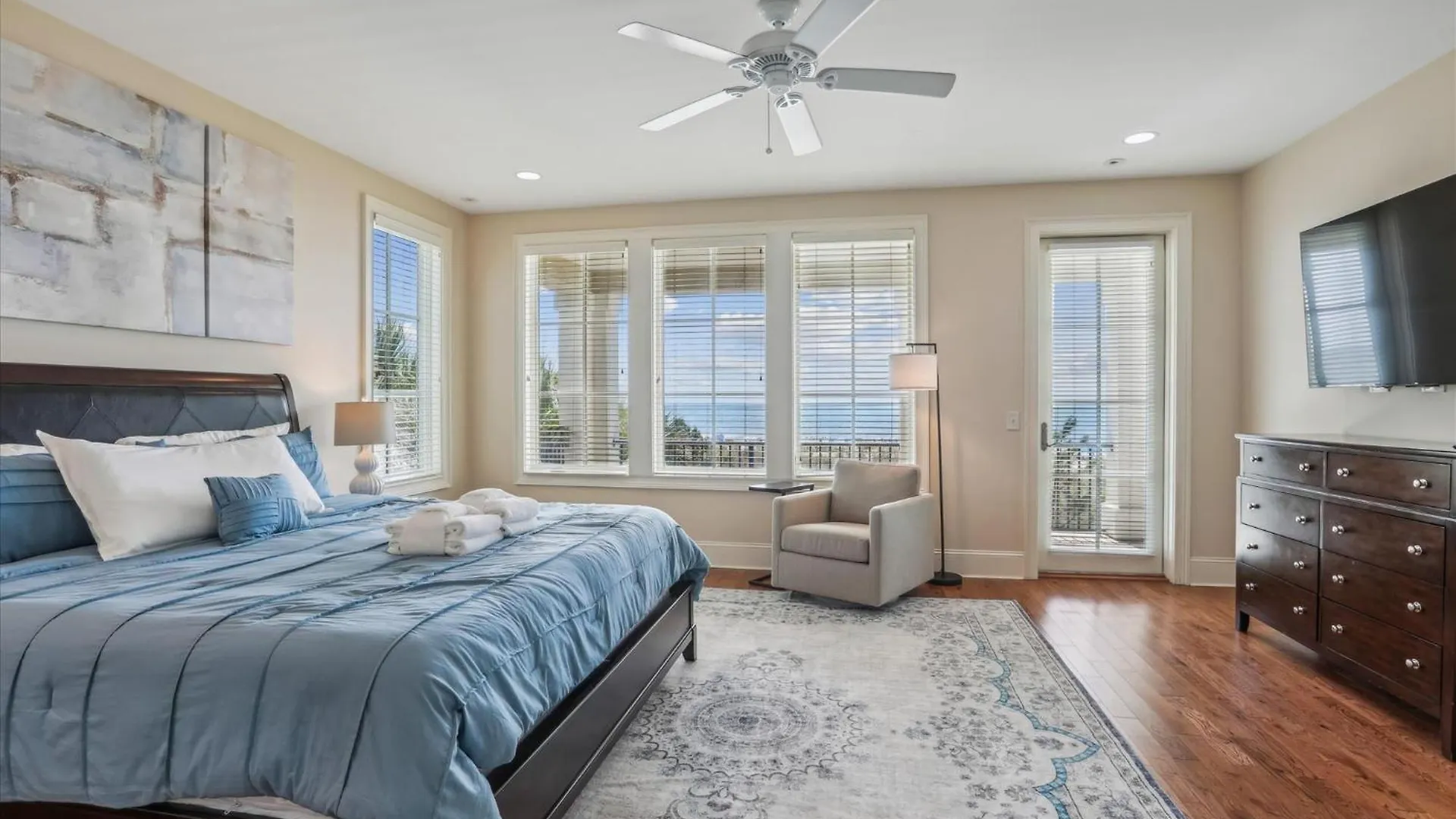 Semesterbostad 21 Horvaths Peninsula- Oceanfront, Pool, Elevator, Free Activities Included