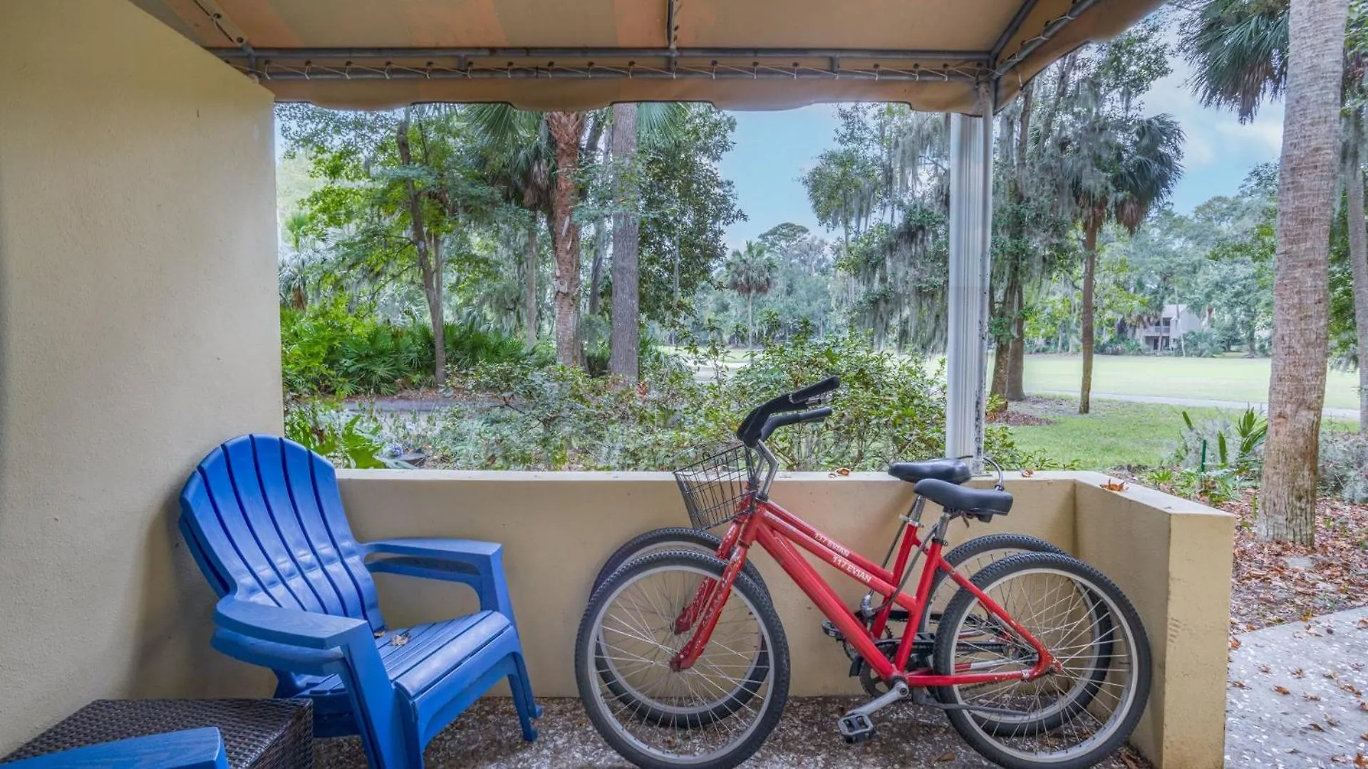 Villa Private Patio, Complex Pool, Kitchen Hilton Head Island