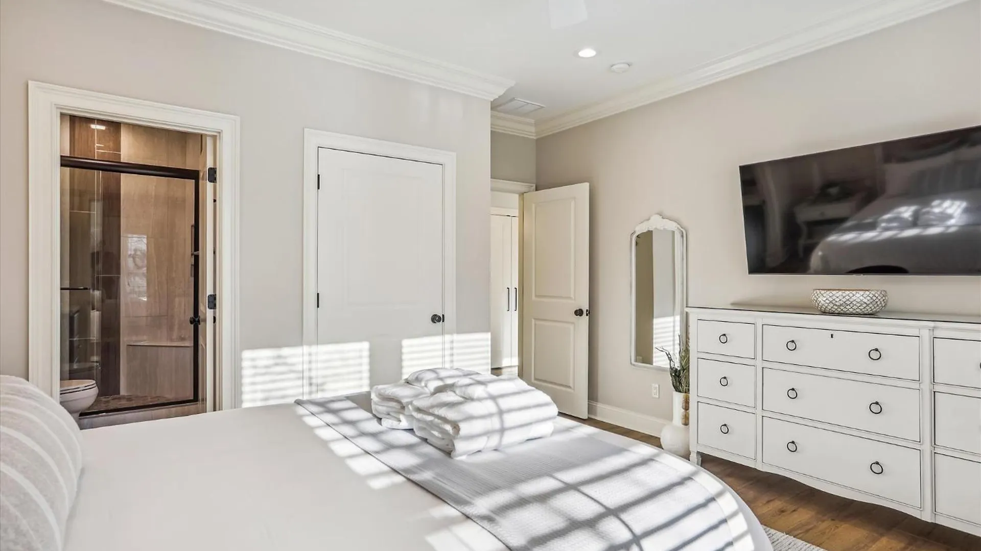 Semesterbostad 3 Shore Crest Lane- Chefs Kitchen, Game Room, Near Beach, Private Pool, Free Activities Included *