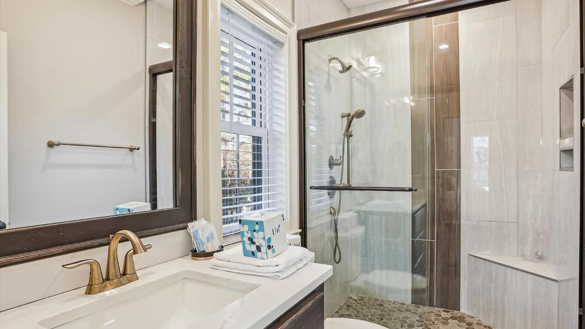 Semesterbostad 3 Shore Crest Lane- Chefs Kitchen, Game Room, Near Beach, Private Pool, Free Activities Included