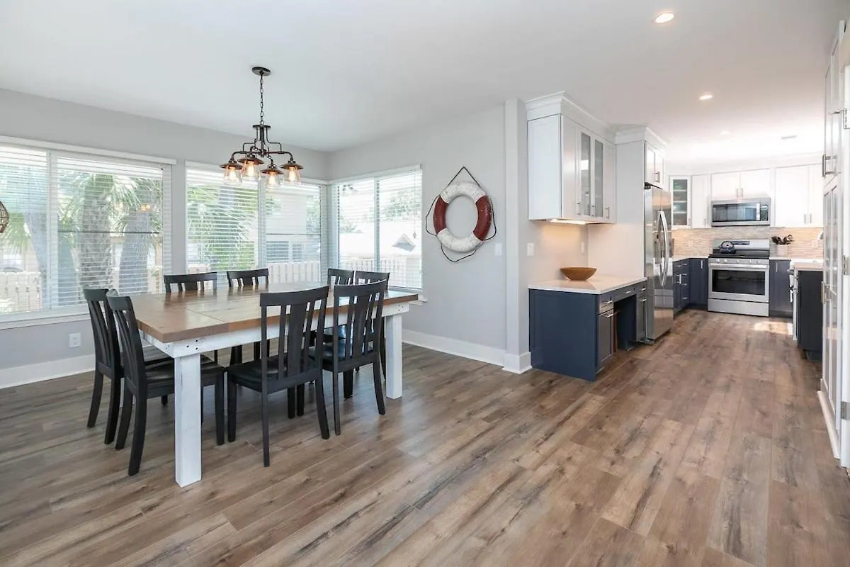 Steps To 3 Bed 2 Bath With Private Pool 別荘