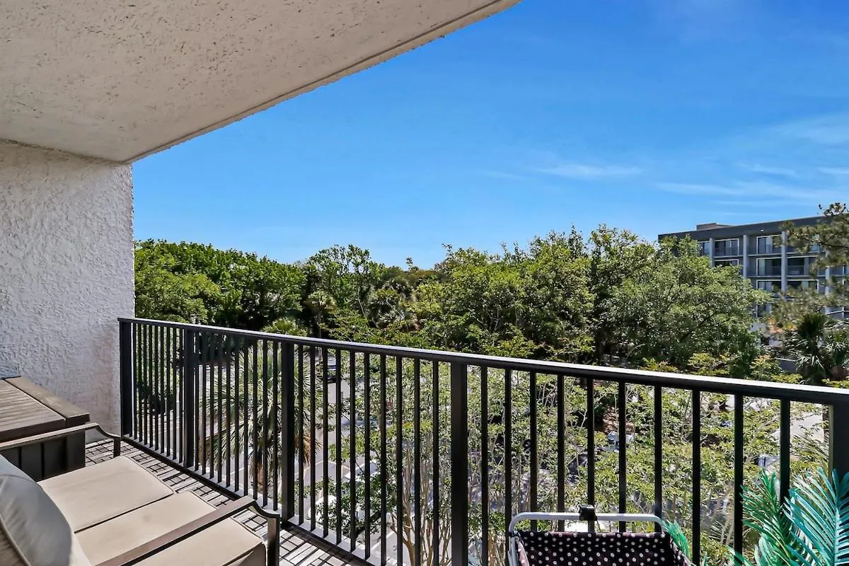 Beautifully Updated 3 Bed 3 Bath Xanadu One Block To The