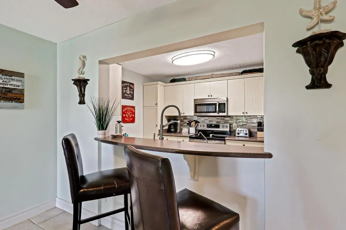 Beautifully Updated 3 Bed 3 Bath Xanadu One Block To The *