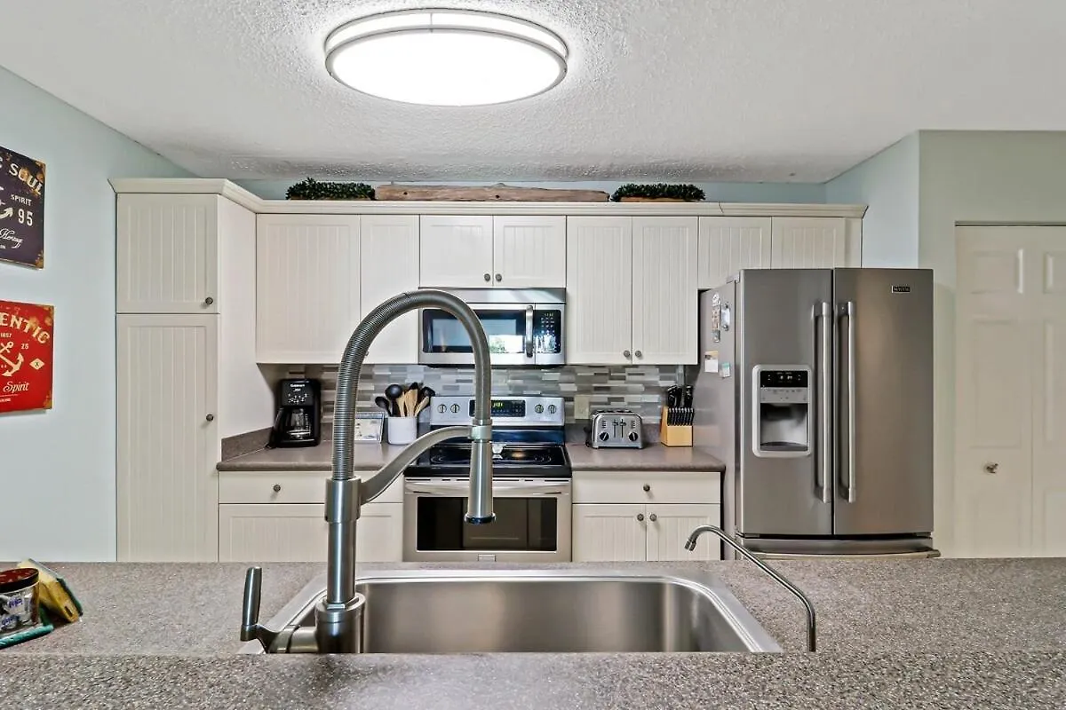 Beautifully Updated 3 Bed 3 Bath Xanadu One Block To The *