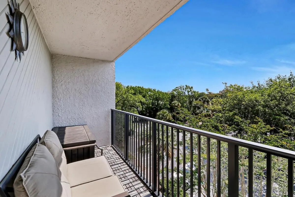Beautifully Updated 3 Bed 3 Bath Xanadu One Block To The 度假居