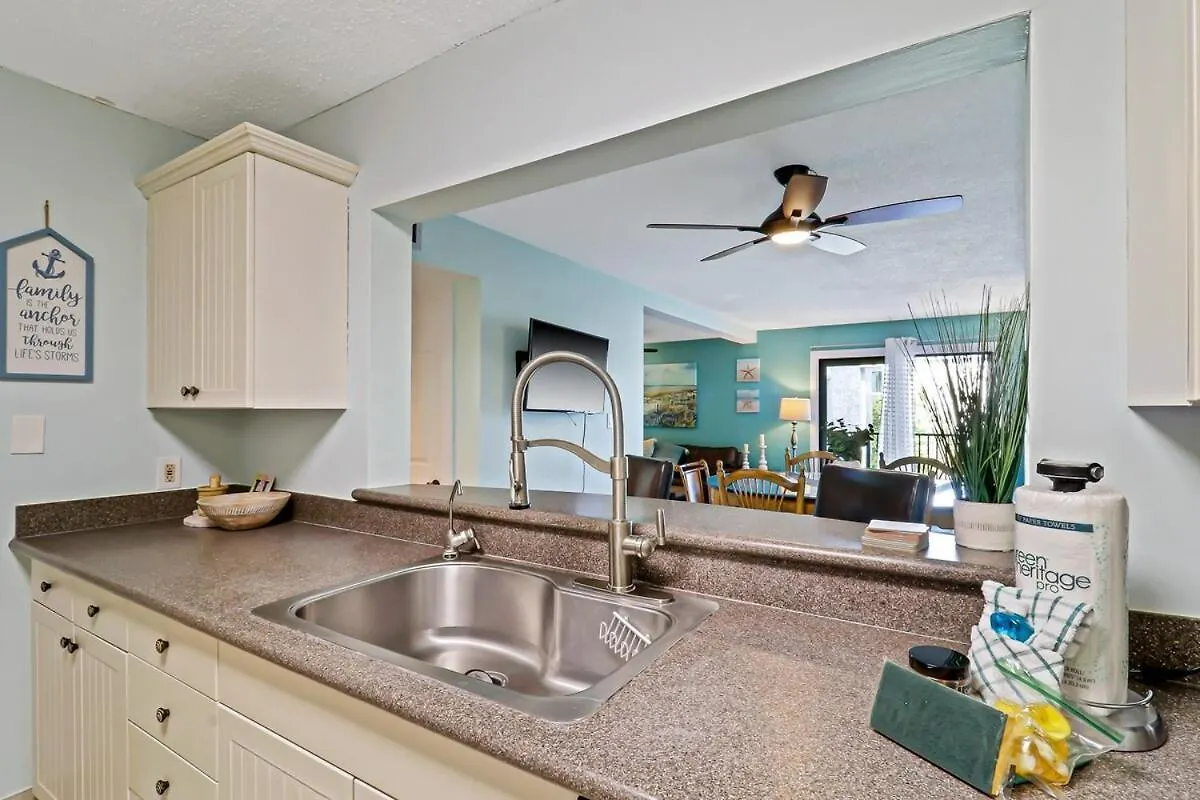 Beautifully Updated 3 Bed 3 Bath Xanadu One Block To The *