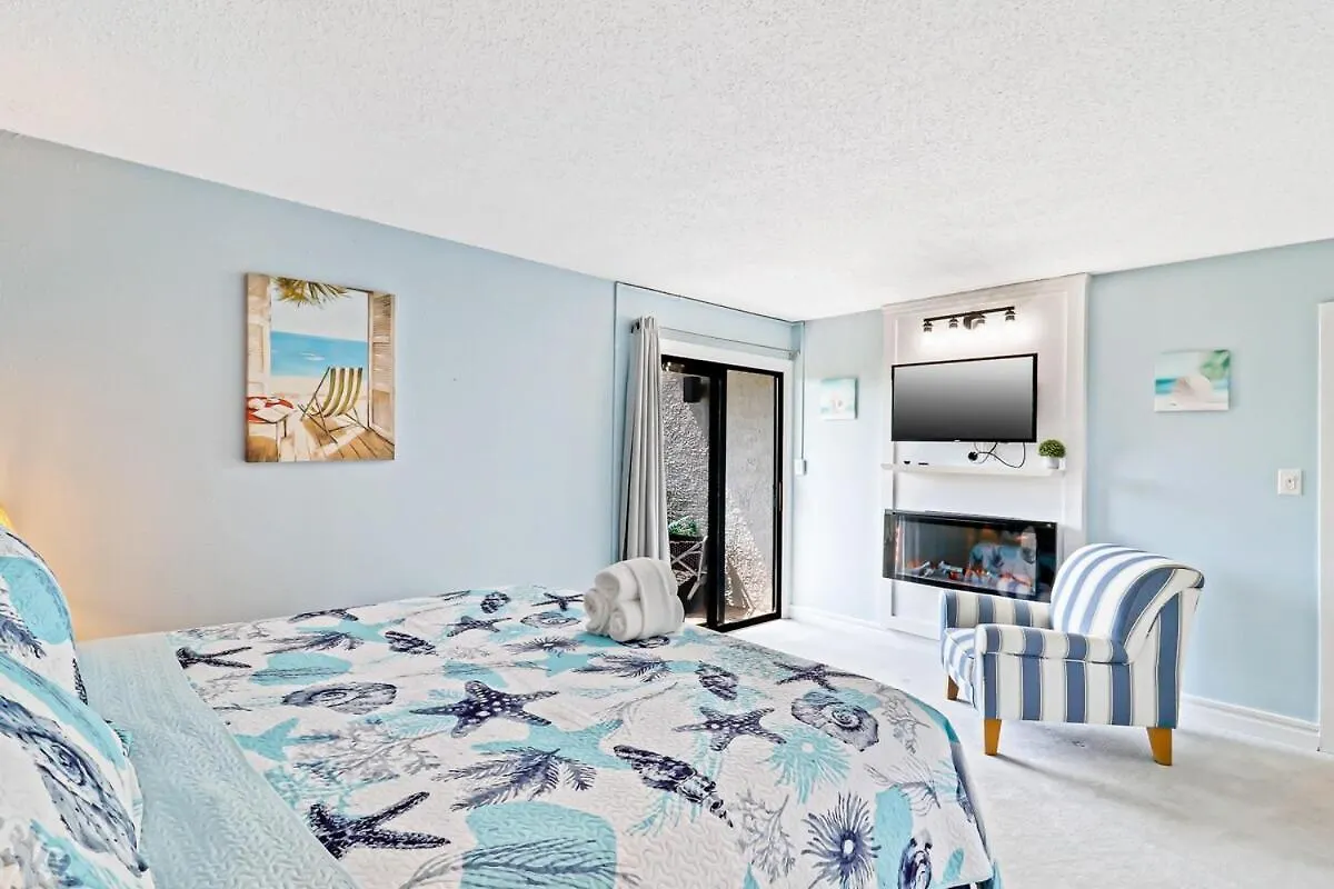 Beautifully Updated 3 Bed 3 Bath Xanadu One Block To The 希爾頓黑德島