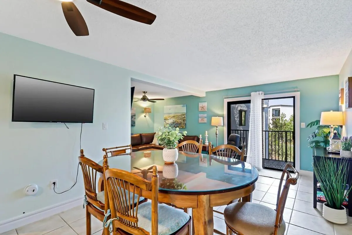Beautifully Updated 3 Bed 3 Bath Xanadu One Block To The 度假居 *