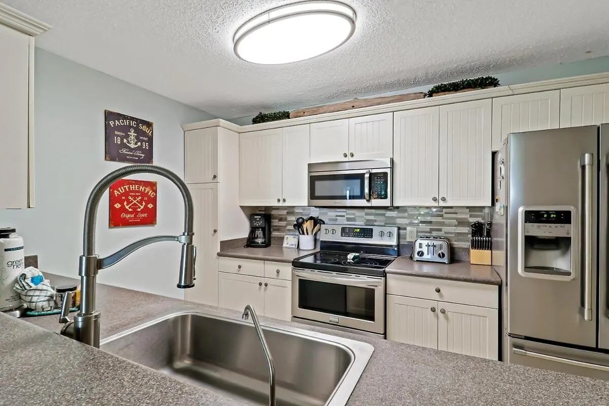 Beautifully Updated 3 Bed 3 Bath Xanadu One Block To The 度假居 *