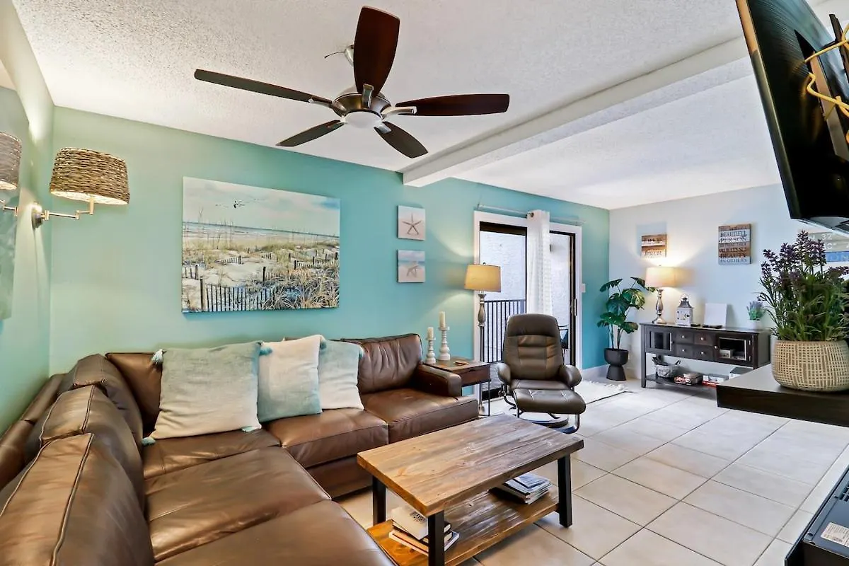 度假居 Beautifully Updated 3 Bed 3 Bath Xanadu One Block To The *