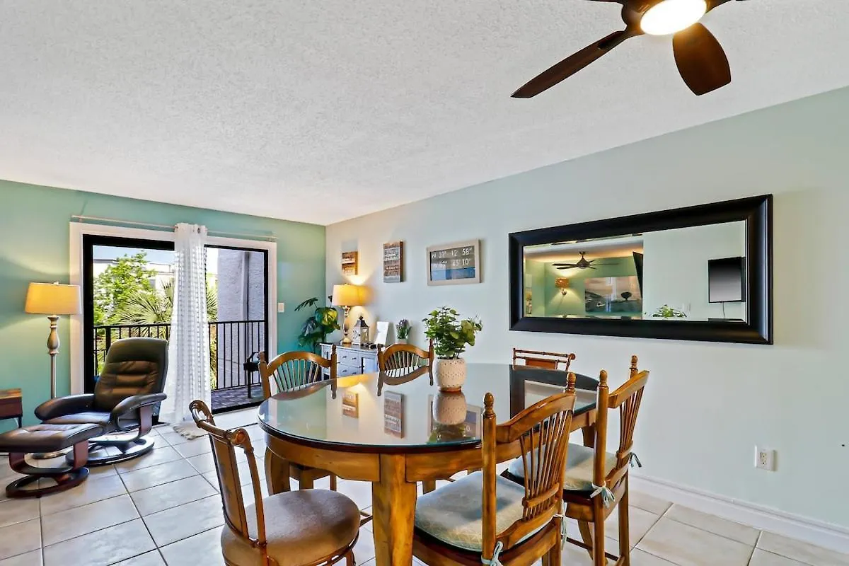 Beautifully Updated 3 Bed 3 Bath Xanadu One Block To The 希爾頓黑德島