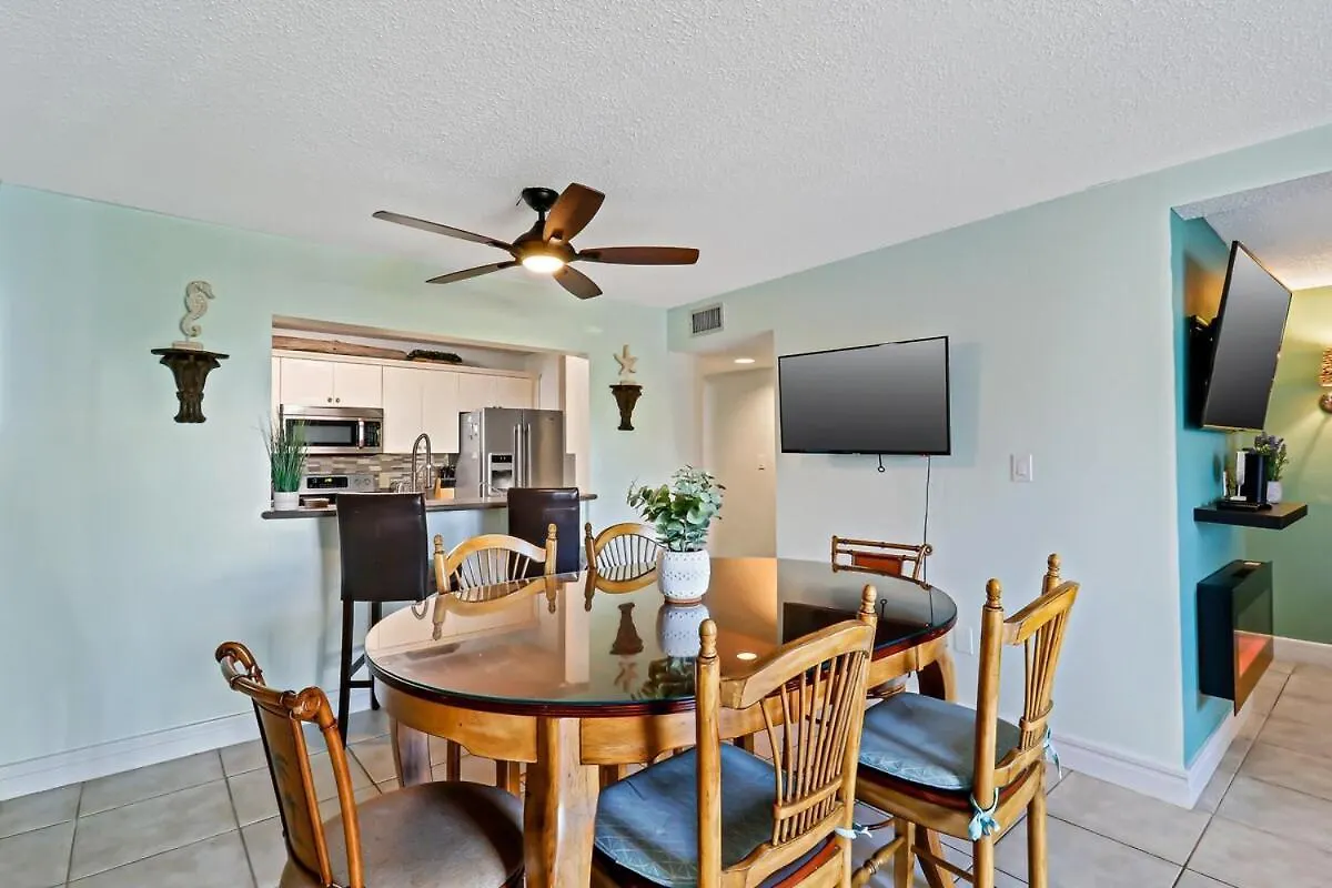 Beautifully Updated 3 Bed 3 Bath Xanadu One Block To The 度假居 *