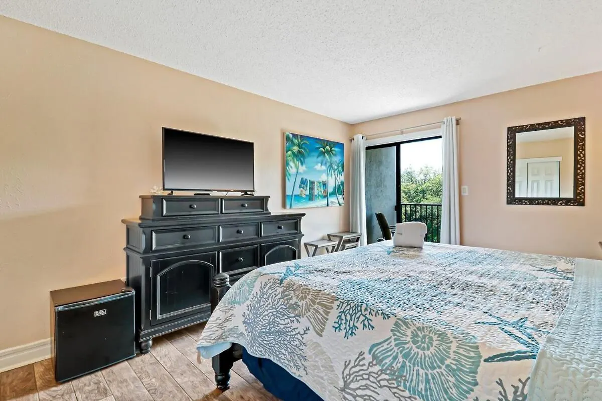Beautifully Updated 3 Bed 3 Bath Xanadu One Block To The 度假居
