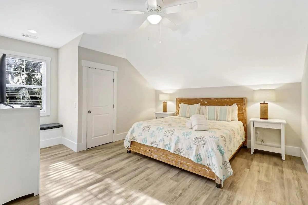 7 Bd 6 And One Half Bath With Private Pool & Path *