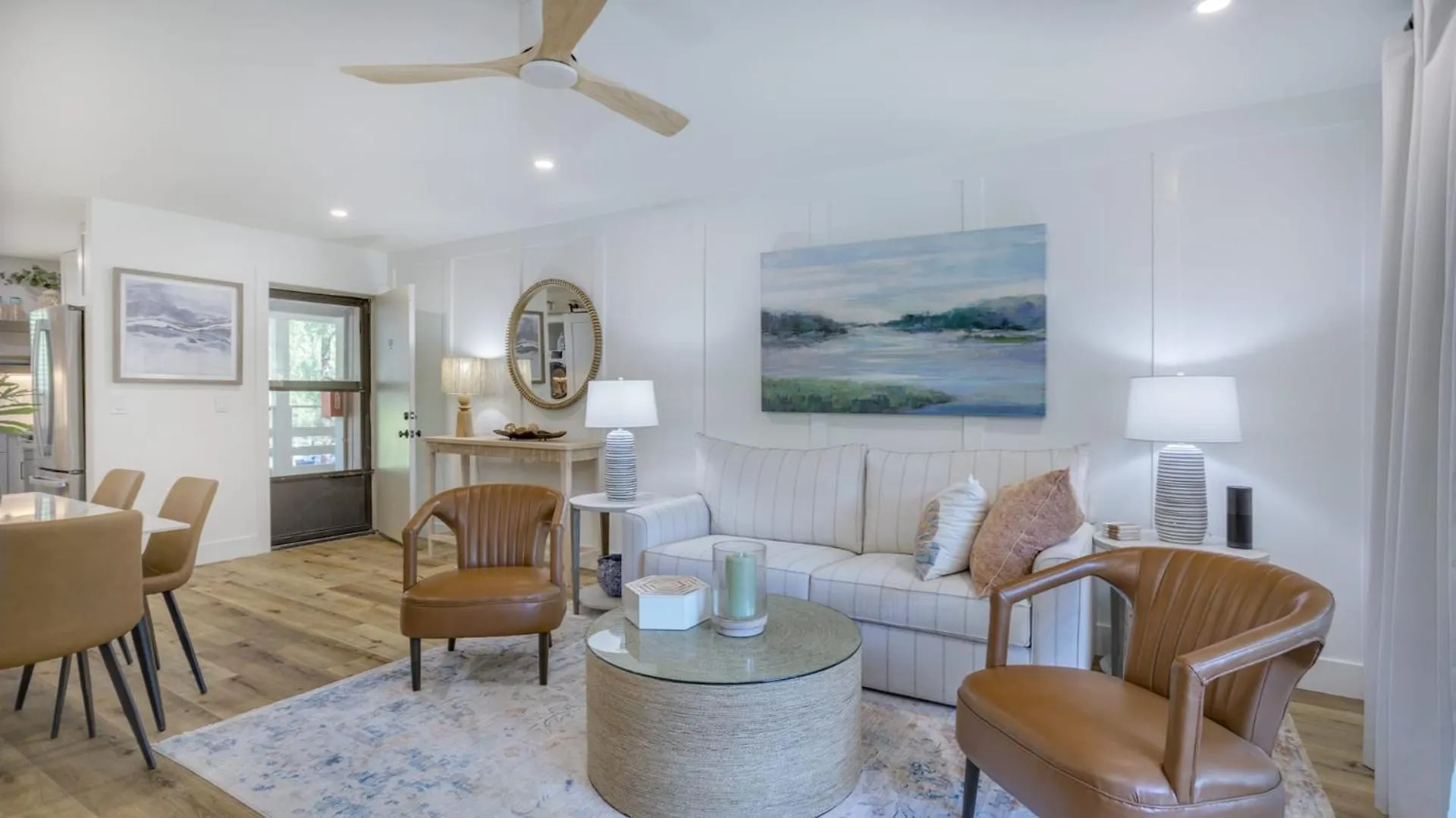 Walk To The Contemporary Coastal Fully Remodeled Spring 2024 Expansive Balcony