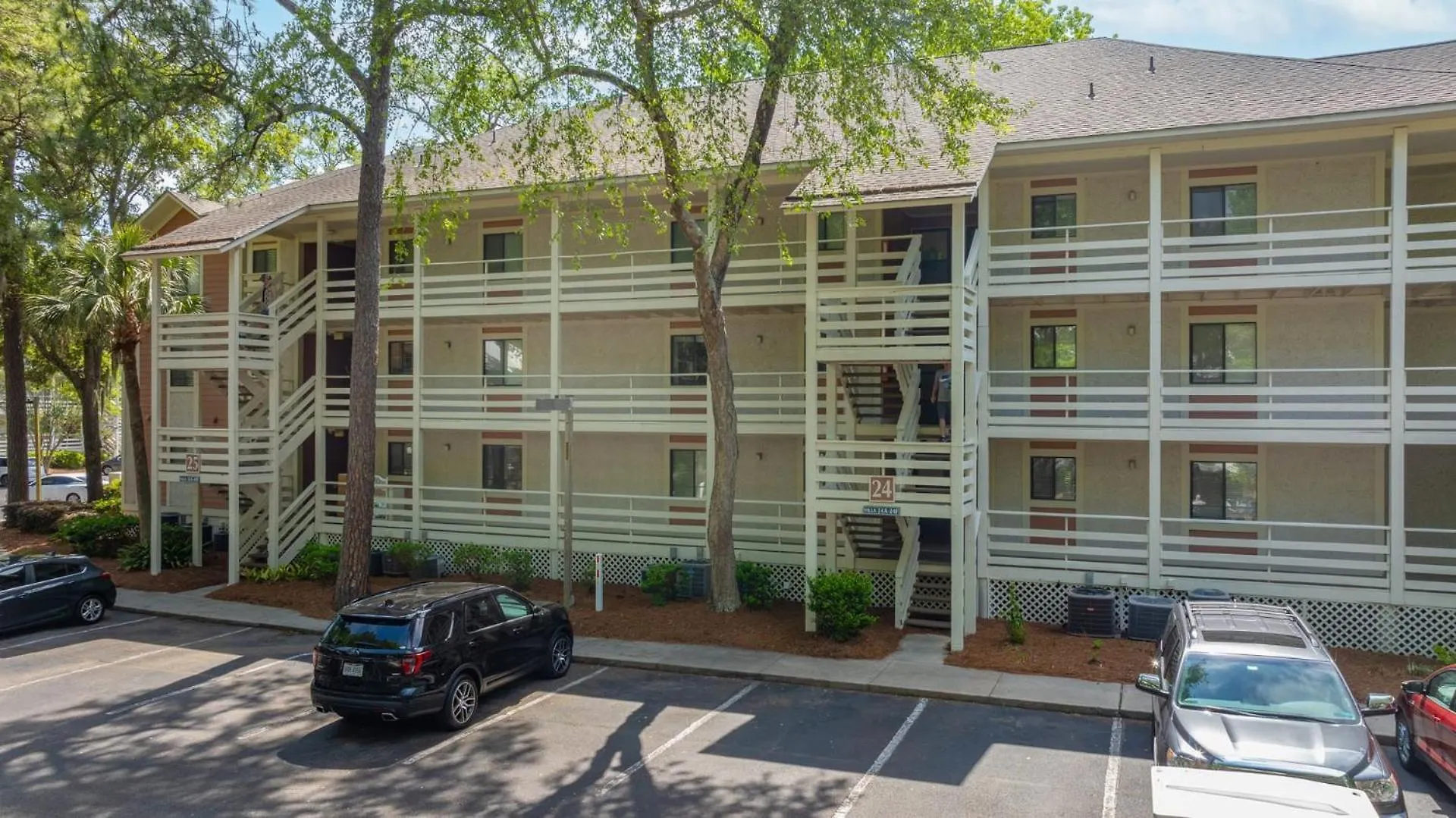 Walk To The Contemporary Coastal Fully Remodeled Spring 2024 Expansive Balcony *
