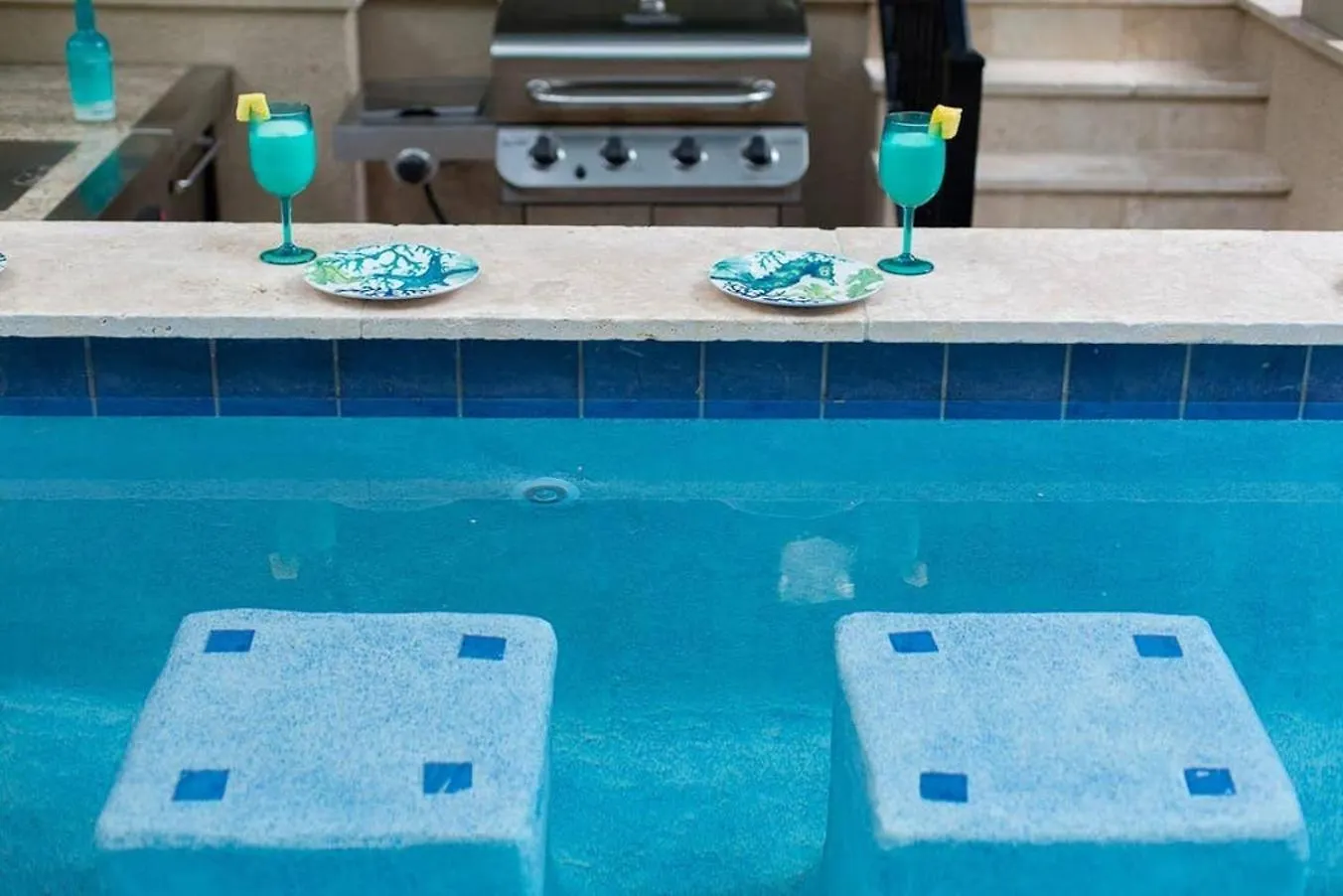 Heated Pool Swim Up Bar Hottub 7min Bike To *
