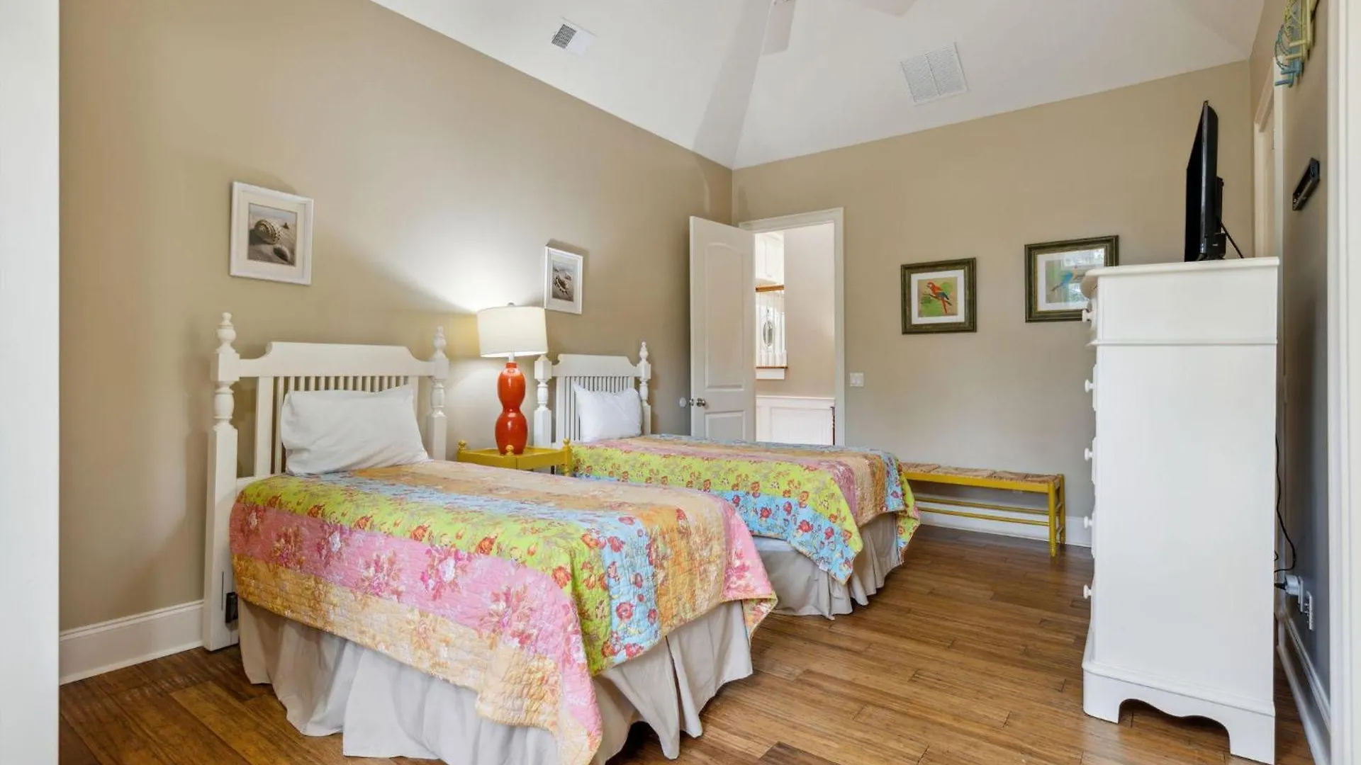 30 Ruddy Turnstone | Ruddy Retreat *