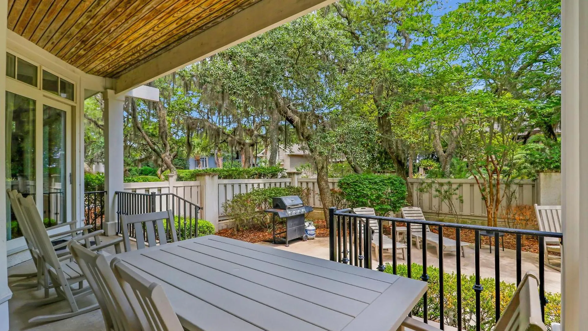 30 Ruddy Turnstone | Ruddy Retreat
