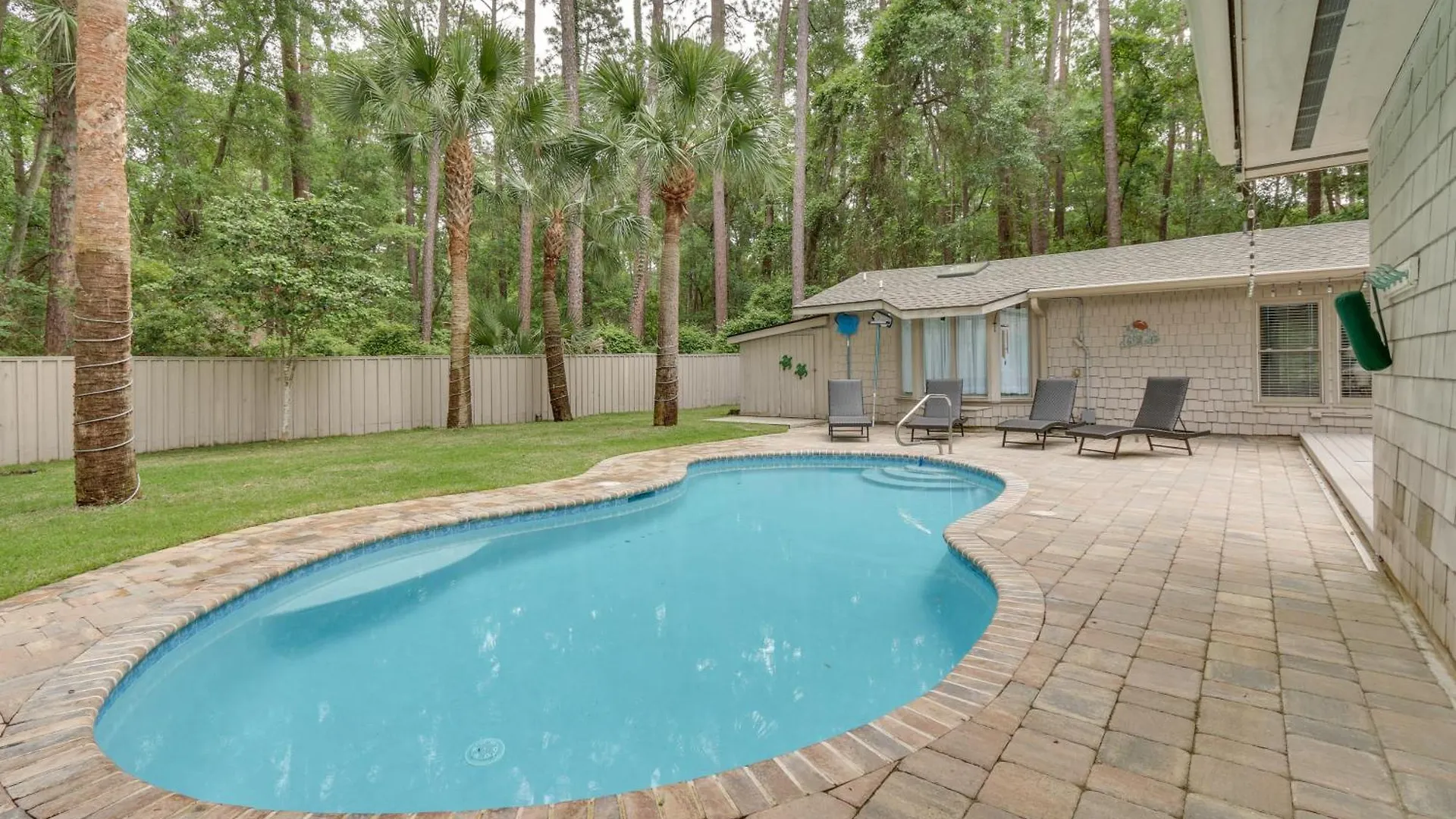 House With Private Pool Inside Sea Pines Resort! Дом отдыха Хилтон-Хед-Айленд