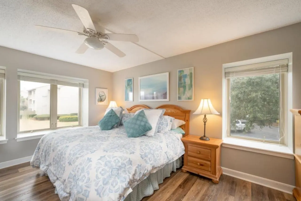 Holiday home 1737 Bluff Renovated Tommy Bahama Water Views Sleeps 6 Sea Pines
