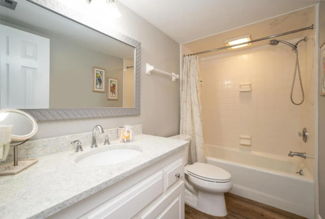 1737 Bluff Renovated Tommy Bahama Water Views Sleeps 6 Sea Pines Holiday home