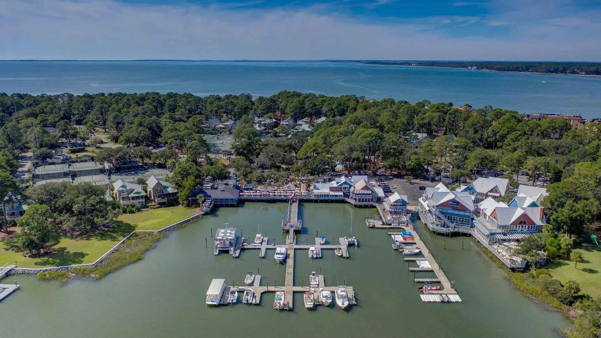 1737 Bluff Renovated Tommy Bahama Water Views Sleeps 6 Sea Pines Holiday home *