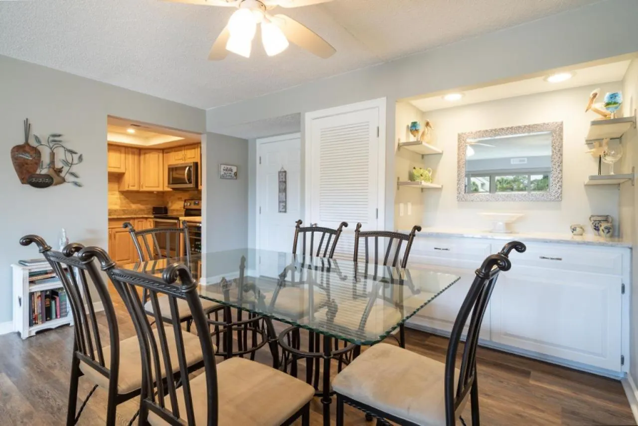 Holiday home 1737 Bluff Renovated Tommy Bahama Water Views Sleeps 6 Sea Pines *