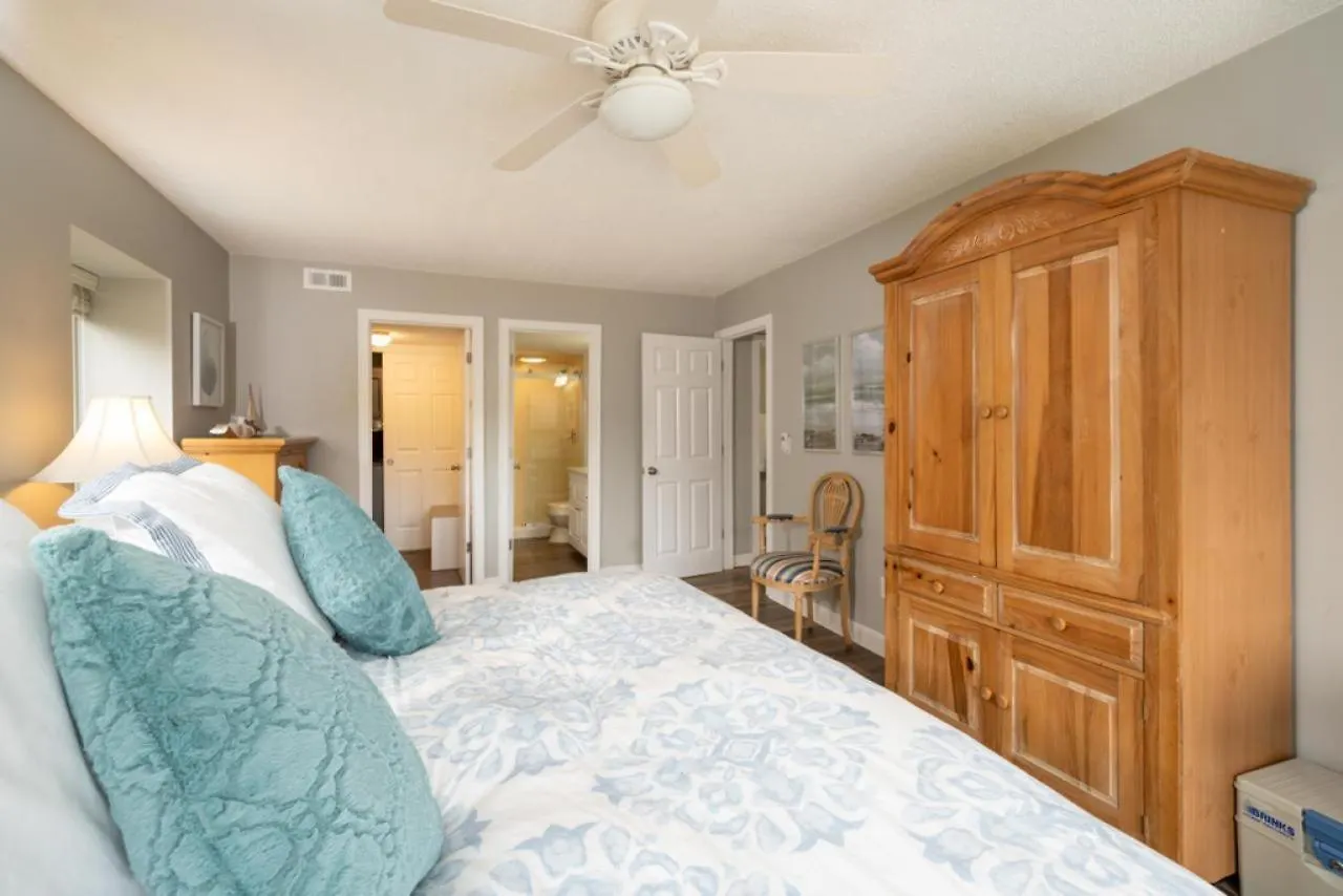 1737 Bluff Renovated Tommy Bahama Water Views Sleeps 6 Sea Pines Holiday home