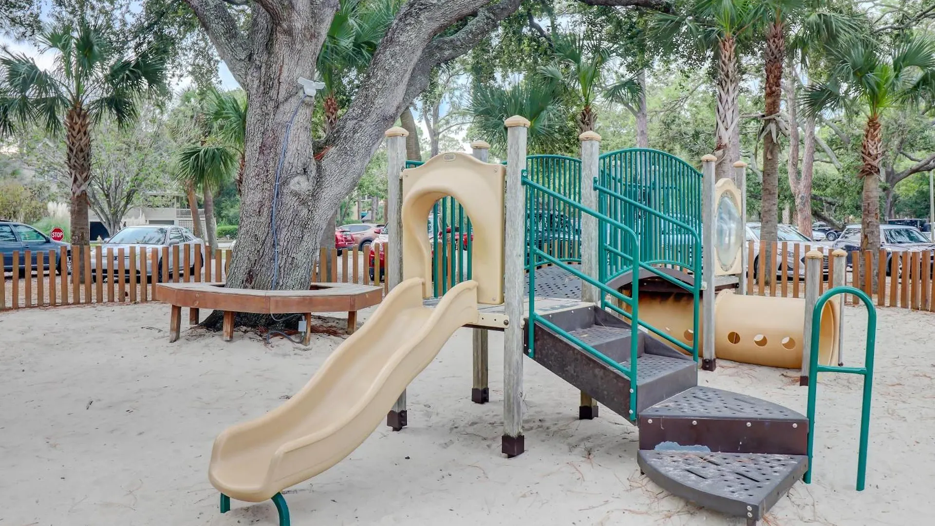 1737 Bluff Renovated Tommy Bahama Water Views Sleeps 6 Sea Pines *