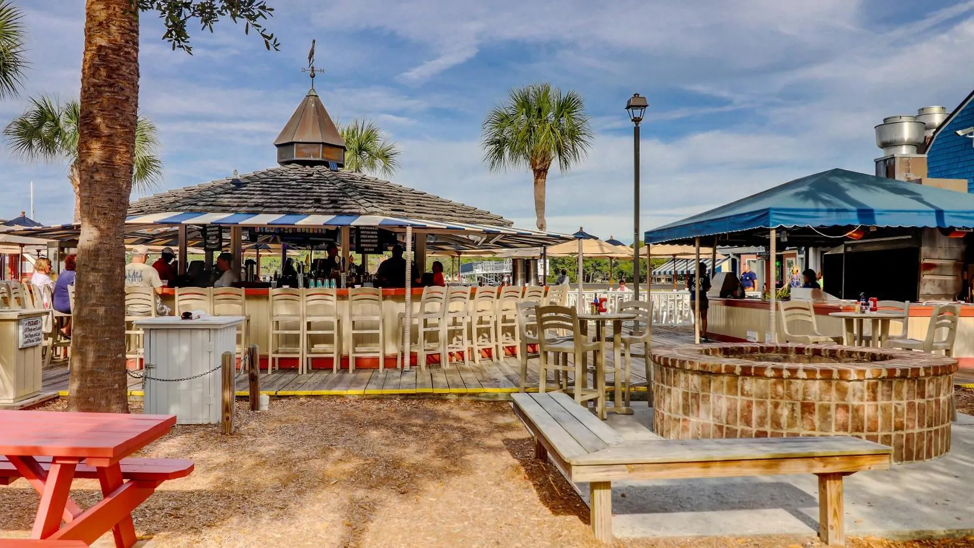 1737 Bluff Renovated Tommy Bahama Water Views Sleeps 6 Sea Pines Holiday home