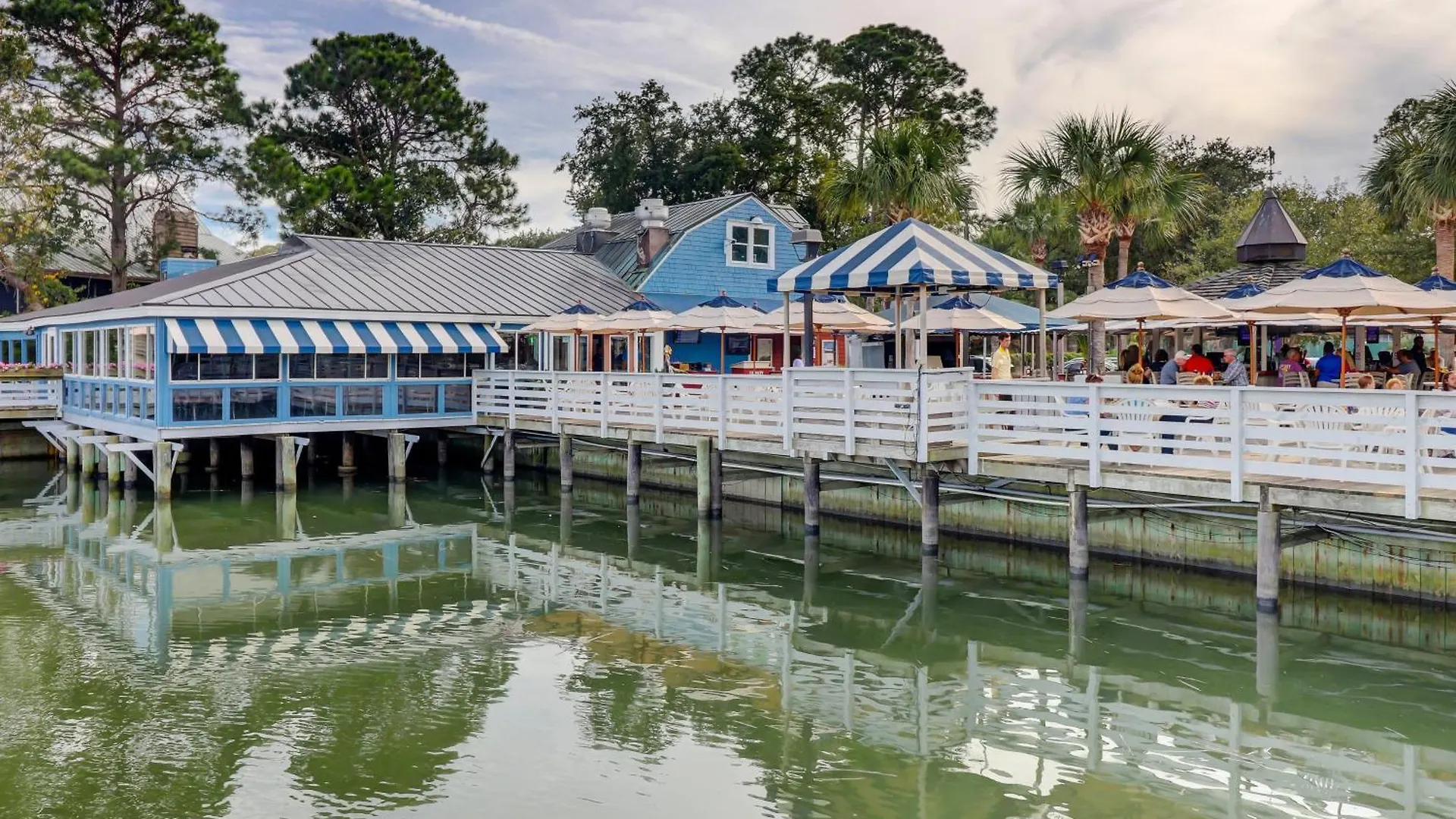 Holiday home 1737 Bluff Renovated Tommy Bahama Water Views Sleeps 6 Sea Pines *