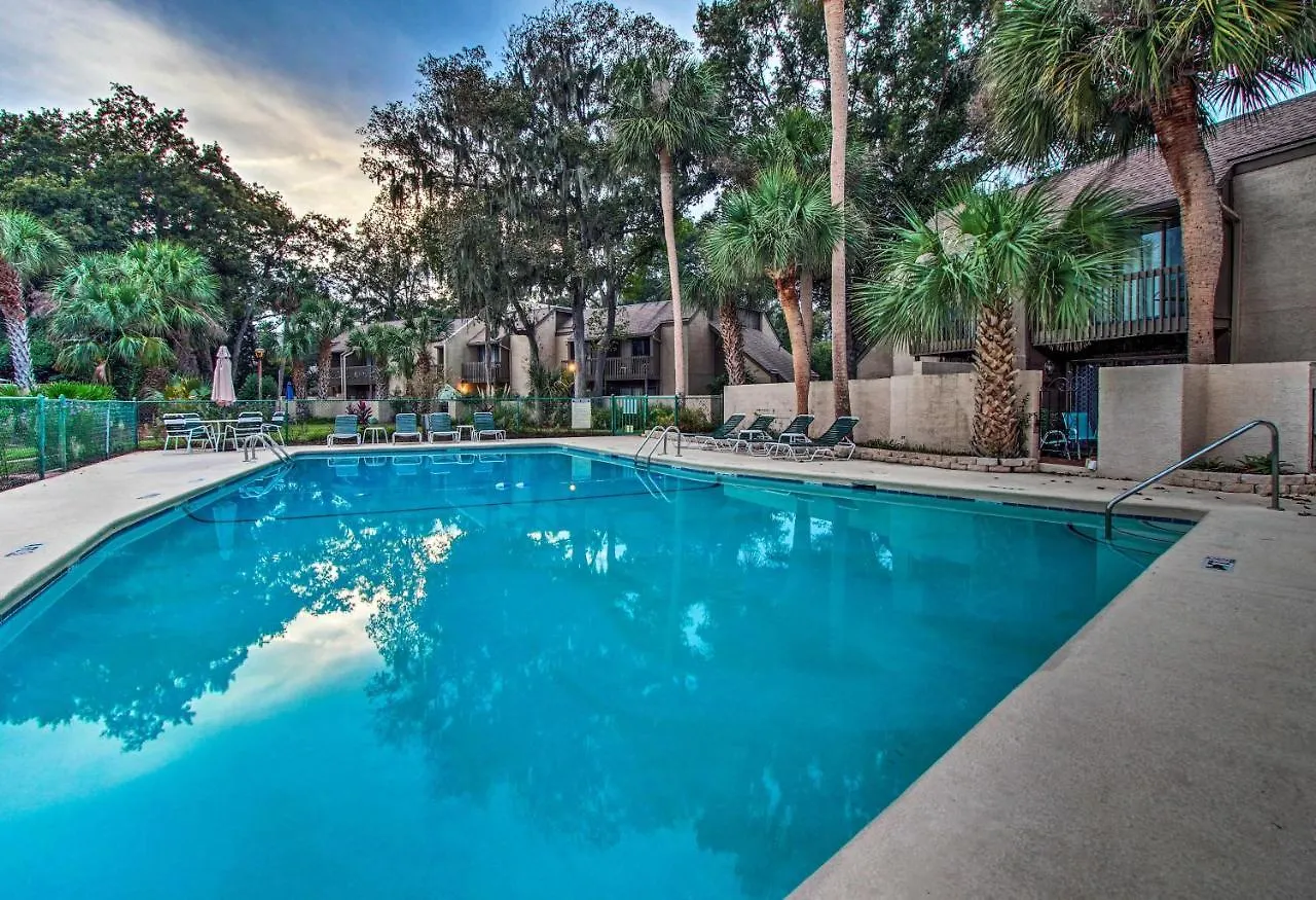 With Private Courtyard - Walk To Coligny Beach! 度假居