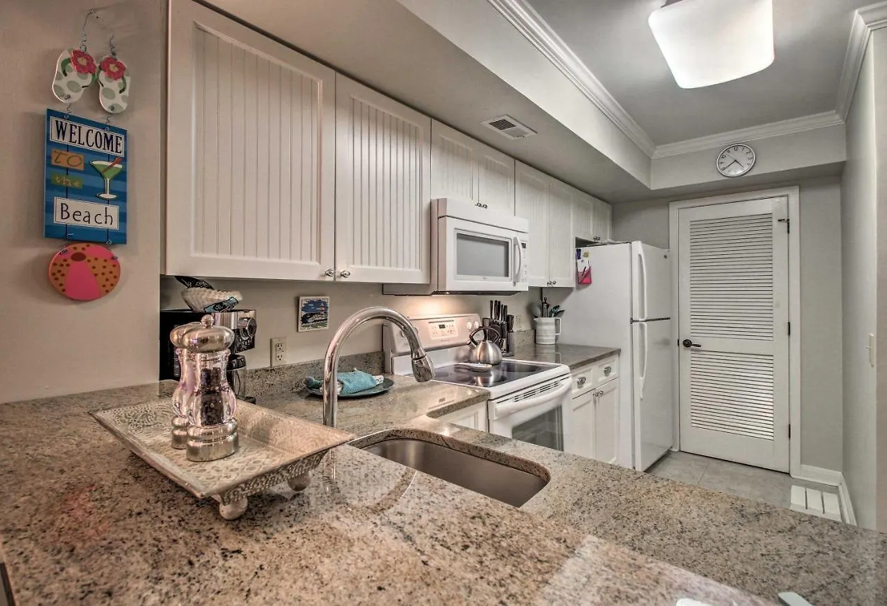 度假居 With Private Courtyard - Walk To Coligny Beach!