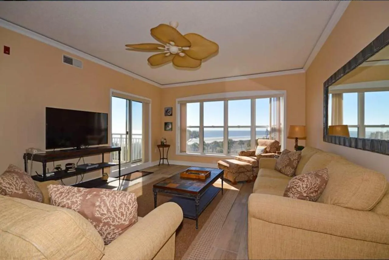 Hampton Place 6407 아파트