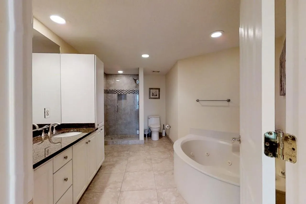 Hampton Place 6407 아파트